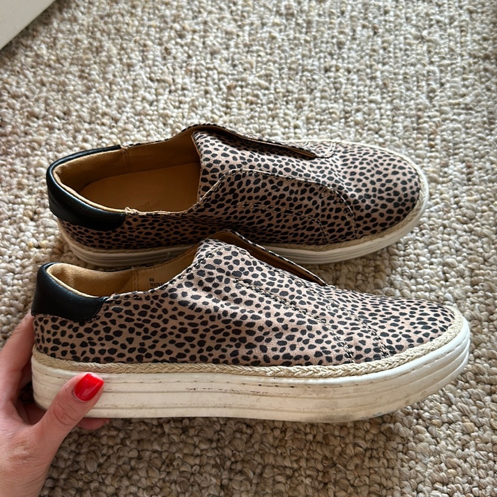 Universal Thread Slip On Sneakers